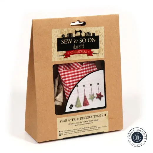 Verpackung Vorderseite Verpackung des DoCraft-Nähsets „Star & Tree Decorations Kit“ mit Sichtfenster auf die Stoffe.